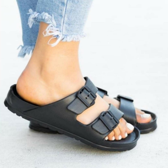 Comfy cozy Slides - Picture 1 of 2